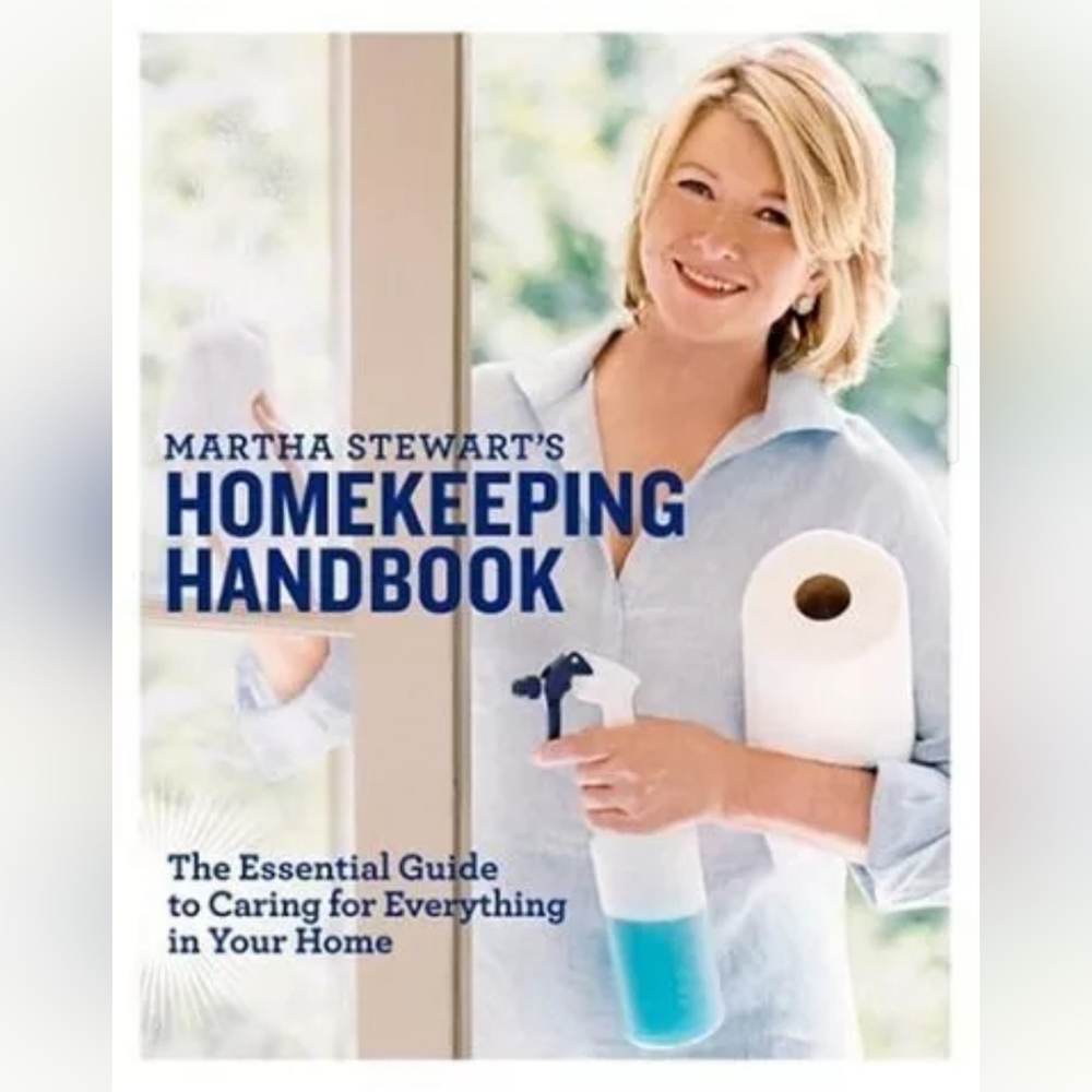 Martha Stewart's Homekeeping Handbook (1st Edition, Excellent, Like New)